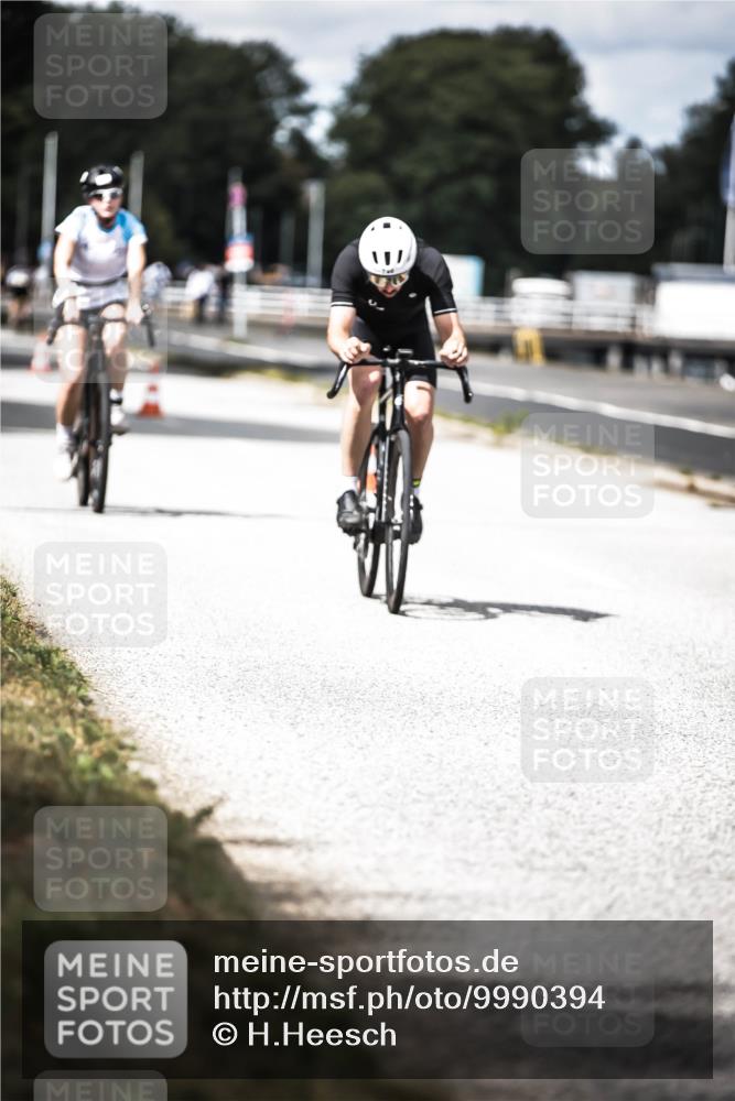 16.08.2026 - KN Förde Triathlon 2026 H.Heesch http://msf.ph/oto/9990394 16.08.2026 13:26:01 Radfahren 726, 731 meine-sportfotos.de
