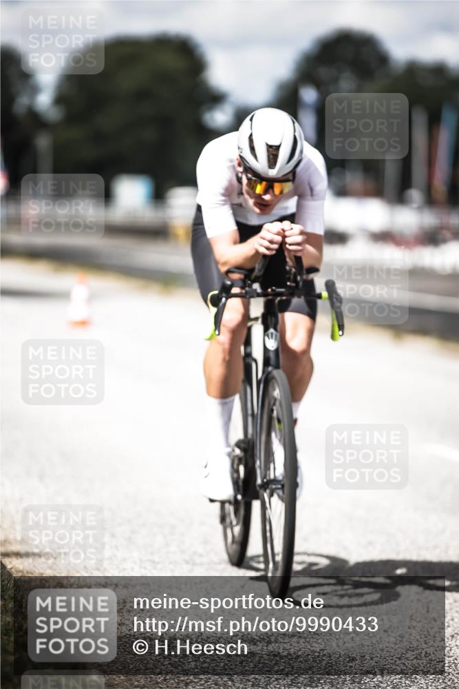 16.08.2026 - KN Förde Triathlon 2026 H.Heesch http://msf.ph/oto/9990433 16.08.2026 13:26:09 Radfahren  meine-sportfotos.de