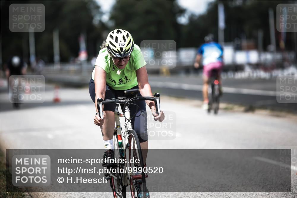 16.08.2026 - KN Förde Triathlon 2026 H.Heesch http://msf.ph/oto/9990520 16.08.2026 13:26:36 Radfahren 715, 742 meine-sportfotos.de