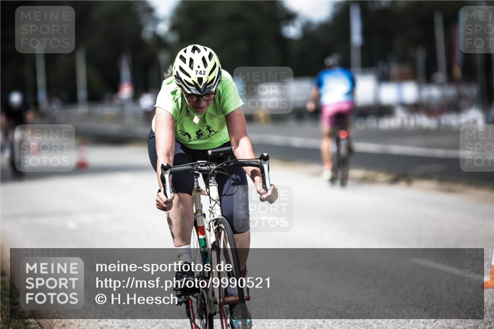16.08.2026 - KN Förde Triathlon 2026 H.Heesch http://msf.ph/oto/9990521 16.08.2026 13:26:36 Radfahren 715, 742 meine-sportfotos.de