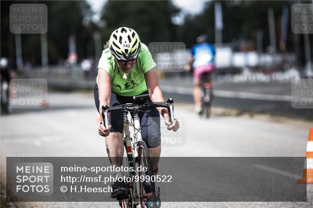 16.08.2026 - KN Förde Triathlon 2026 H.Heesch http://msf.ph/oto/9990522 16.08.2026 13:26:36 Radfahren 715, 742 meine-sportfotos.de