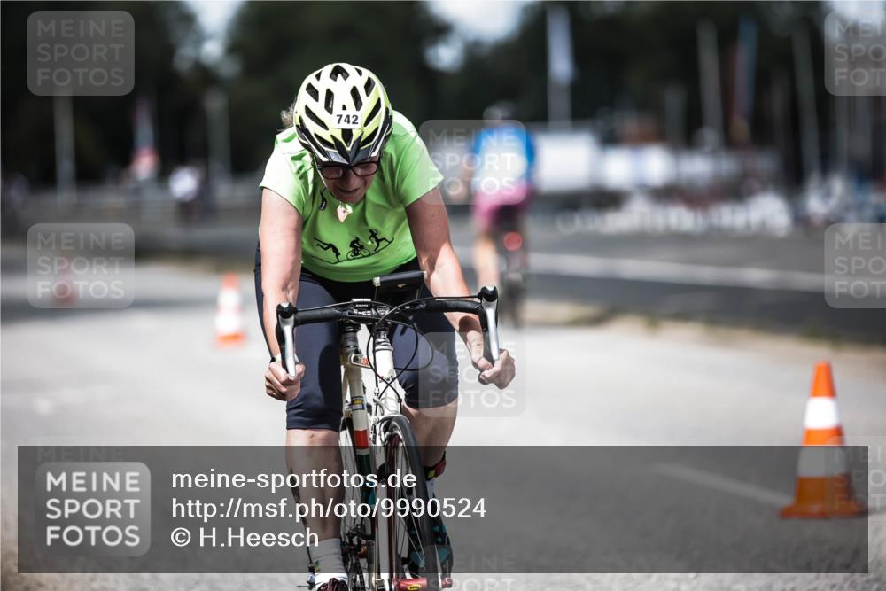 16.08.2026 - KN Förde Triathlon 2026 H.Heesch http://msf.ph/oto/9990524 16.08.2026 13:26:36 Radfahren 715, 742 meine-sportfotos.de
