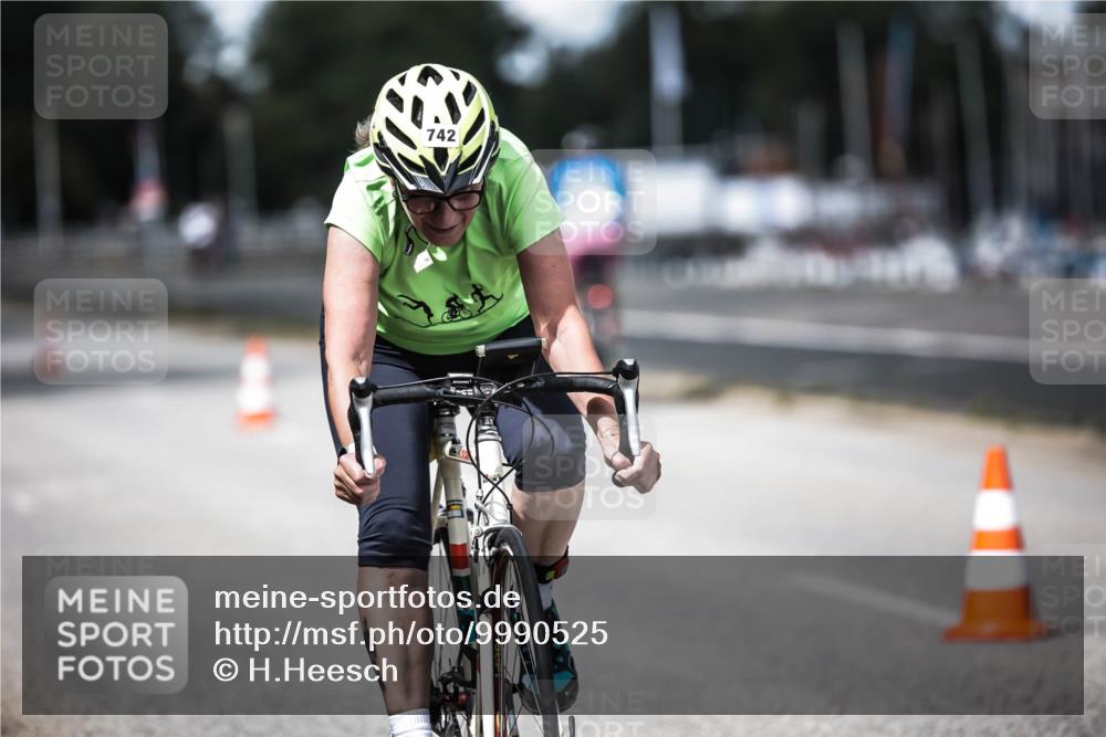 16.08.2026 - KN Förde Triathlon 2026 H.Heesch http://msf.ph/oto/9990525 16.08.2026 13:26:36 Radfahren 715, 742 meine-sportfotos.de