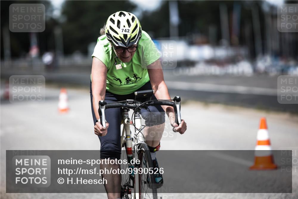 16.08.2026 - KN Förde Triathlon 2026 H.Heesch http://msf.ph/oto/9990526 16.08.2026 13:26:36 Radfahren 715, 742 meine-sportfotos.de
