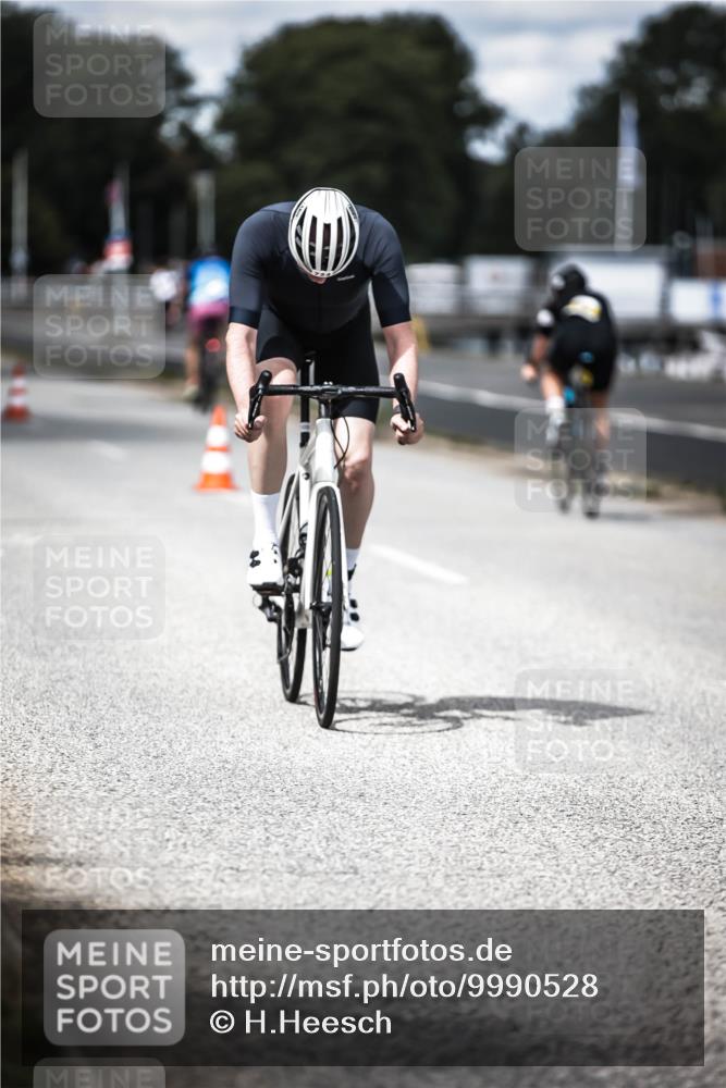 16.08.2026 - KN Förde Triathlon 2026 H.Heesch http://msf.ph/oto/9990528 16.08.2026 13:26:39 Radfahren 566, 715, 742 meine-sportfotos.de