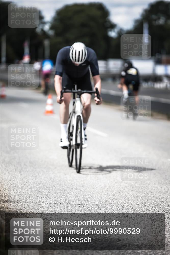 16.08.2026 - KN Förde Triathlon 2026 H.Heesch http://msf.ph/oto/9990529 16.08.2026 13:26:39 Radfahren 566, 715, 742 meine-sportfotos.de