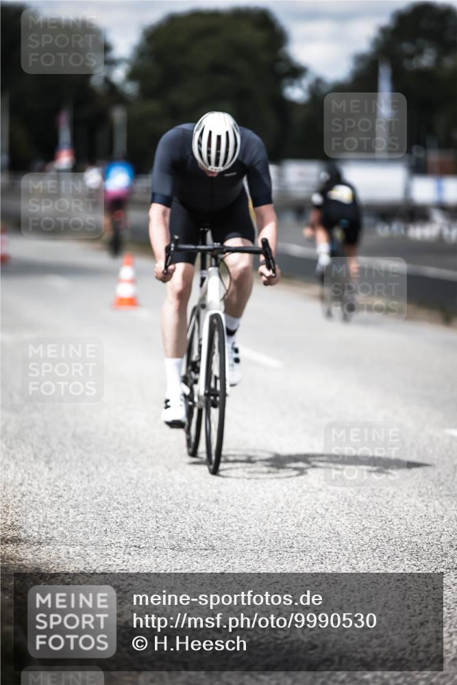 16.08.2026 - KN Förde Triathlon 2026 H.Heesch http://msf.ph/oto/9990530 16.08.2026 13:26:39 Radfahren 566, 715, 742 meine-sportfotos.de