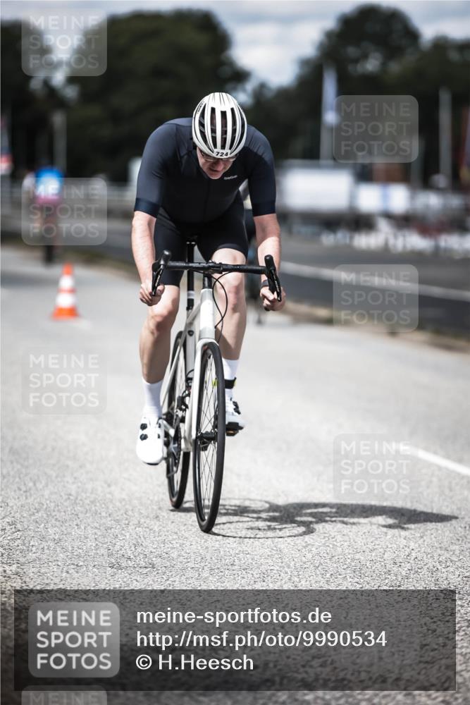 16.08.2026 - KN Förde Triathlon 2026 H.Heesch http://msf.ph/oto/9990534 16.08.2026 13:26:39 Radfahren 566, 715, 742 meine-sportfotos.de
