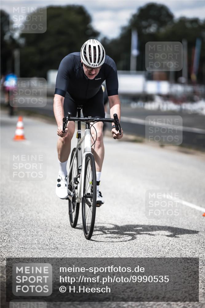16.08.2026 - KN Förde Triathlon 2026 H.Heesch http://msf.ph/oto/9990535 16.08.2026 13:26:39 Radfahren 566, 715, 742 meine-sportfotos.de