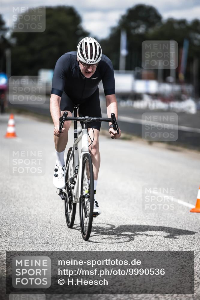 16.08.2026 - KN Förde Triathlon 2026 H.Heesch http://msf.ph/oto/9990536 16.08.2026 13:26:39 Radfahren 566, 715, 742 meine-sportfotos.de