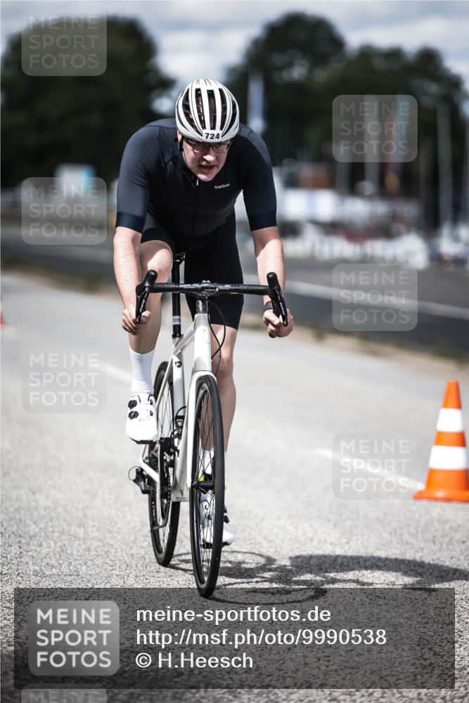 16.08.2026 - KN Förde Triathlon 2026 H.Heesch http://msf.ph/oto/9990538 16.08.2026 13:26:39 Radfahren 566, 715, 742 meine-sportfotos.de