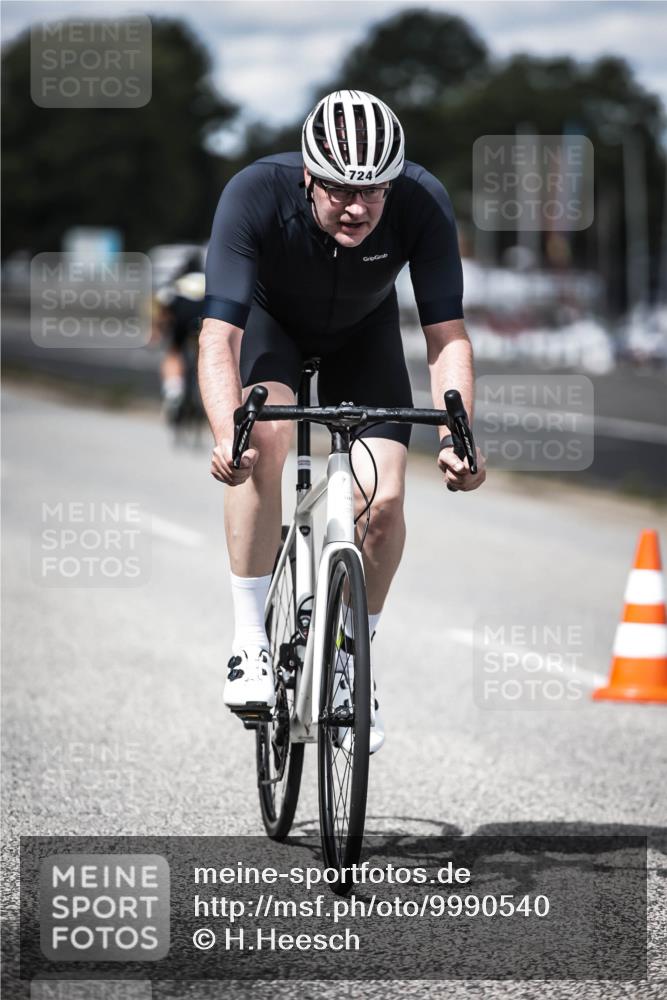 16.08.2026 - KN Förde Triathlon 2026 H.Heesch http://msf.ph/oto/9990540 16.08.2026 13:26:39 Radfahren 566, 715, 742 meine-sportfotos.de