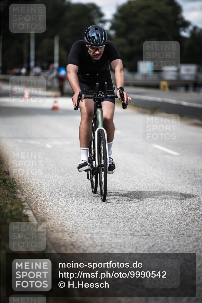 16.08.2026 - KN Förde Triathlon 2026 H.Heesch http://msf.ph/oto/9990542 16.08.2026 13:26:42 Radfahren 566, 715 meine-sportfotos.de