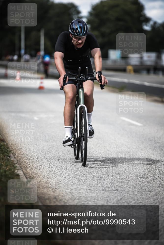 16.08.2026 - KN Förde Triathlon 2026 H.Heesch http://msf.ph/oto/9990543 16.08.2026 13:26:42 Radfahren 566, 715 meine-sportfotos.de