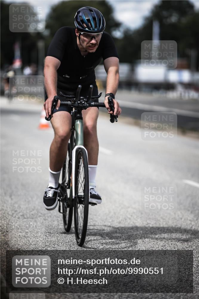 16.08.2026 - KN Förde Triathlon 2026 H.Heesch http://msf.ph/oto/9990551 16.08.2026 13:26:42 Radfahren 566, 715 meine-sportfotos.de