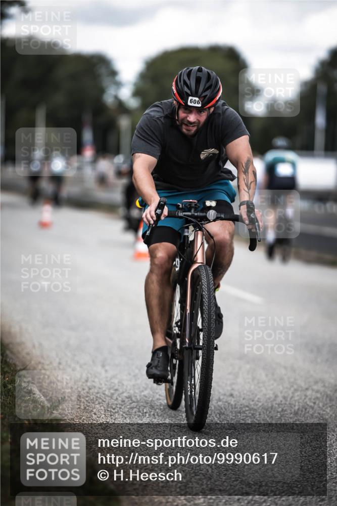 16.08.2026 - KN Förde Triathlon 2026 H.Heesch http://msf.ph/oto/9990617 16.08.2026 13:27:29 Radfahren 579, 606 meine-sportfotos.de
