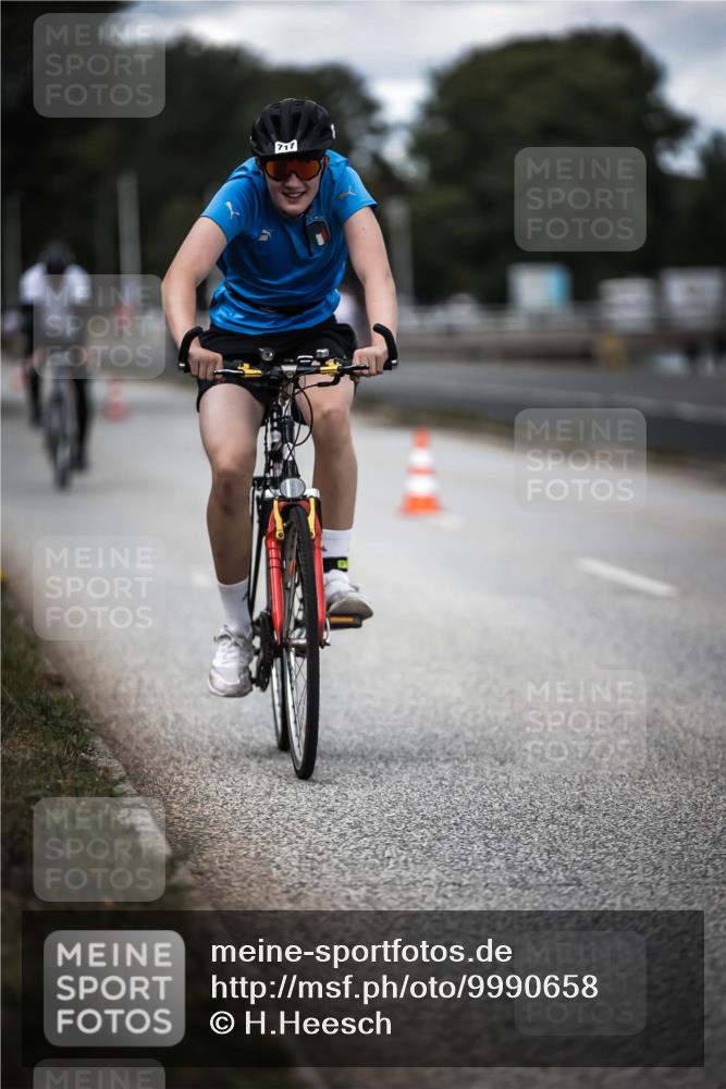 16.08.2026 - KN Förde Triathlon 2026 H.Heesch http://msf.ph/oto/9990658 16.08.2026 13:28:25 Radfahren 609, 709, 717, 734 meine-sportfotos.de
