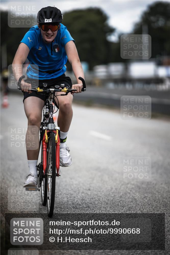 16.08.2026 - KN Förde Triathlon 2026 H.Heesch http://msf.ph/oto/9990668 16.08.2026 13:28:25 Radfahren 609, 709, 717, 734 meine-sportfotos.de