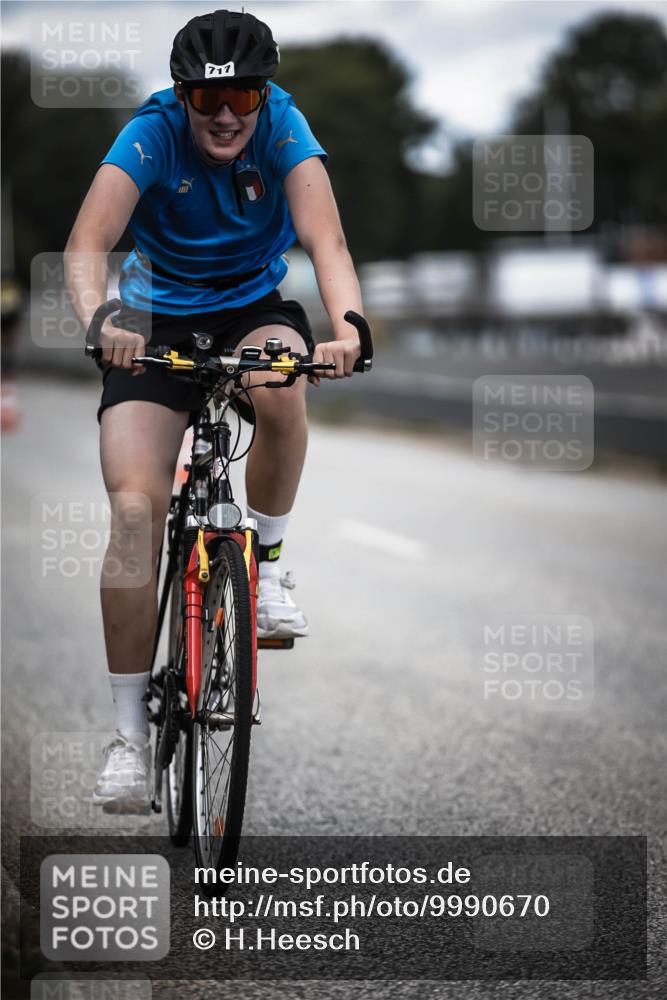 16.08.2026 - KN Förde Triathlon 2026 H.Heesch http://msf.ph/oto/9990670 16.08.2026 13:28:25 Radfahren 609, 709, 717, 734 meine-sportfotos.de