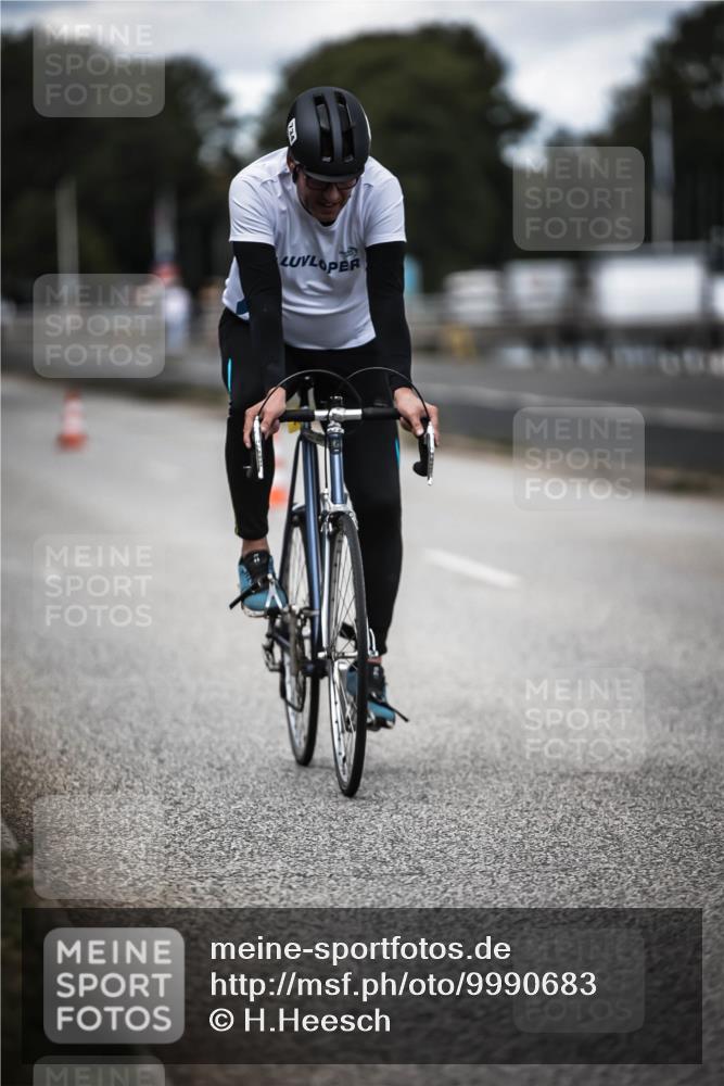 16.08.2026 - KN Förde Triathlon 2026 H.Heesch http://msf.ph/oto/9990683 16.08.2026 13:28:29 Radfahren 609, 709, 717, 734 meine-sportfotos.de