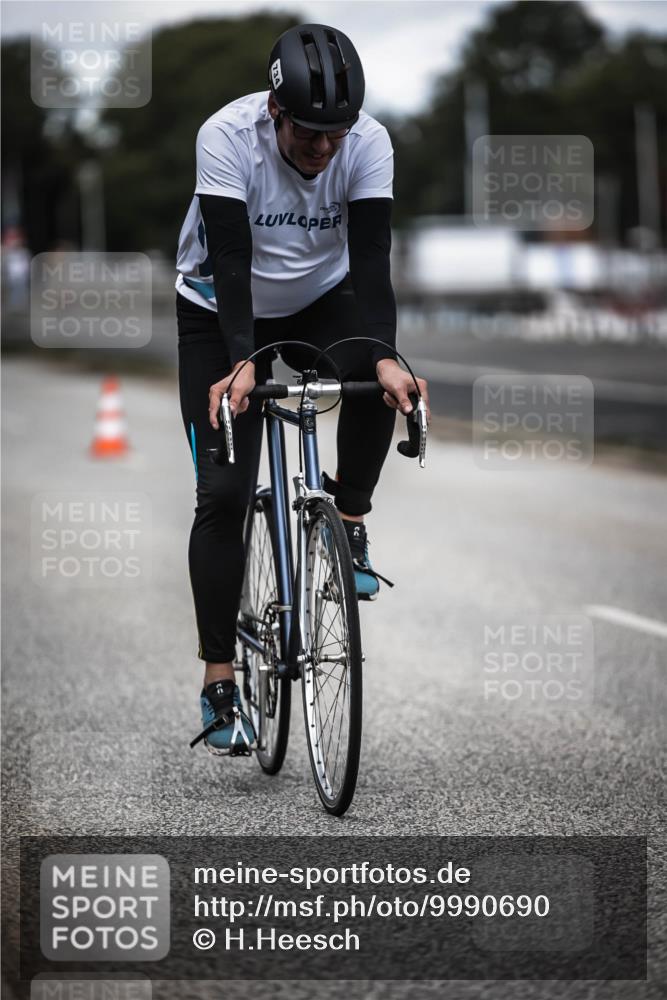 16.08.2026 - KN Förde Triathlon 2026 H.Heesch http://msf.ph/oto/9990690 16.08.2026 13:28:29 Radfahren 609, 709, 717, 734 meine-sportfotos.de