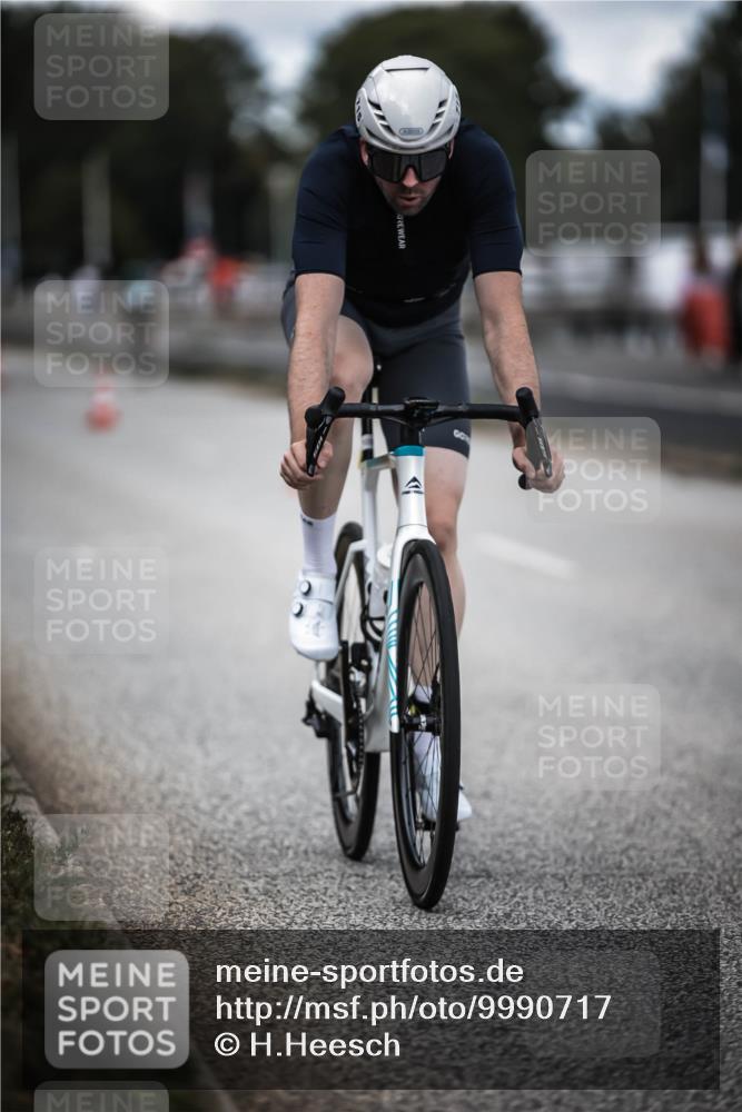 16.08.2026 - KN Förde Triathlon 2026 H.Heesch http://msf.ph/oto/9990717 16.08.2026 13:29:04 Radfahren  meine-sportfotos.de