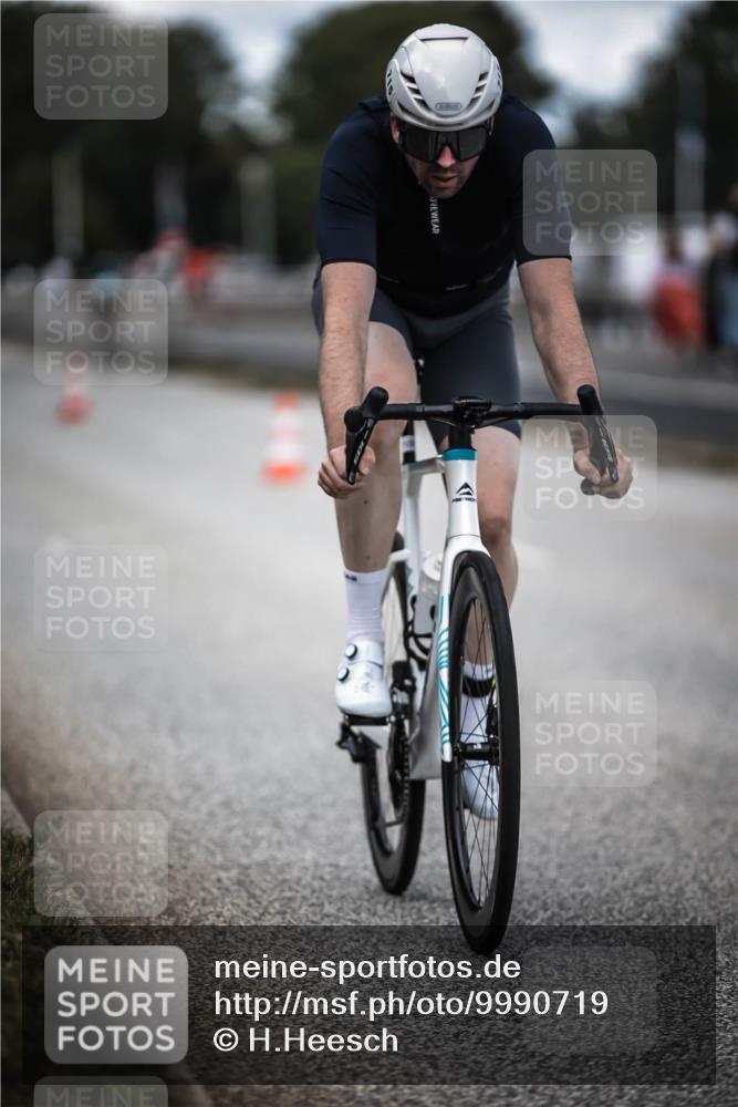 16.08.2026 - KN Förde Triathlon 2026 H.Heesch http://msf.ph/oto/9990719 16.08.2026 13:29:04 Radfahren  meine-sportfotos.de