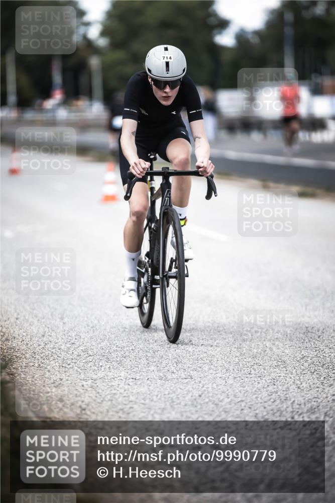 16.08.2026 - KN Förde Triathlon 2026 H.Heesch http://msf.ph/oto/9990779 16.08.2026 13:29:28 Radfahren 597, 603 meine-sportfotos.de