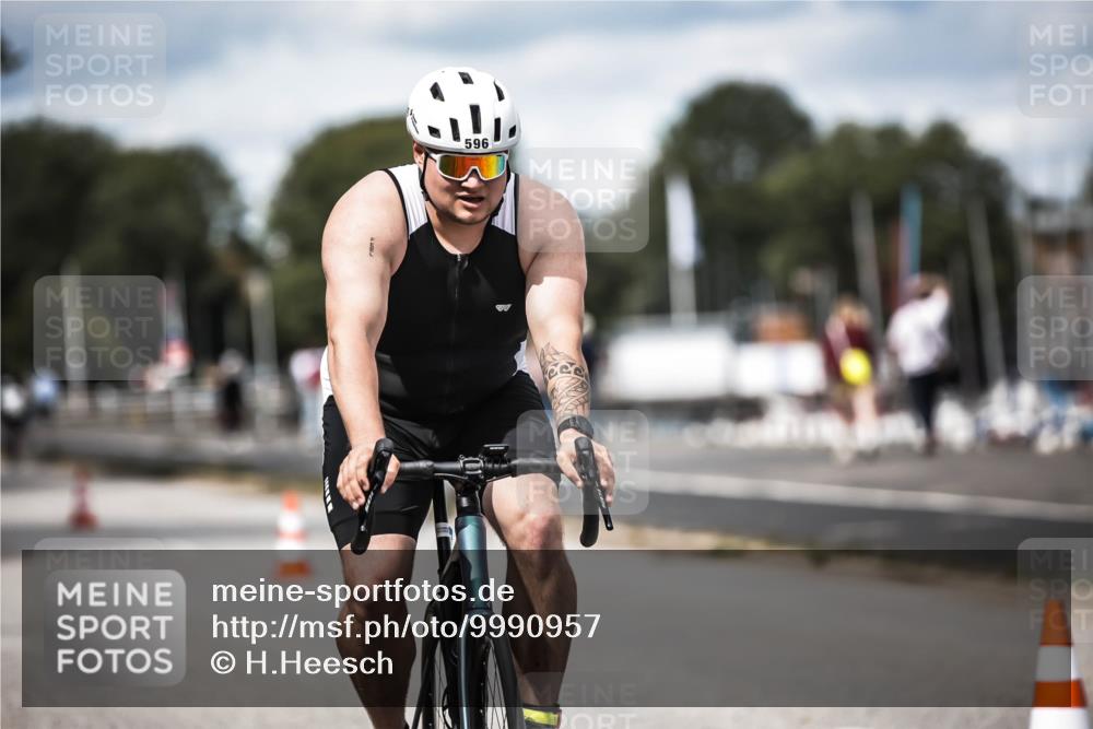 16.08.2026 - KN Förde Triathlon 2026 H.Heesch http://msf.ph/oto/9990957 16.08.2026 13:35:09 Radfahren  meine-sportfotos.de