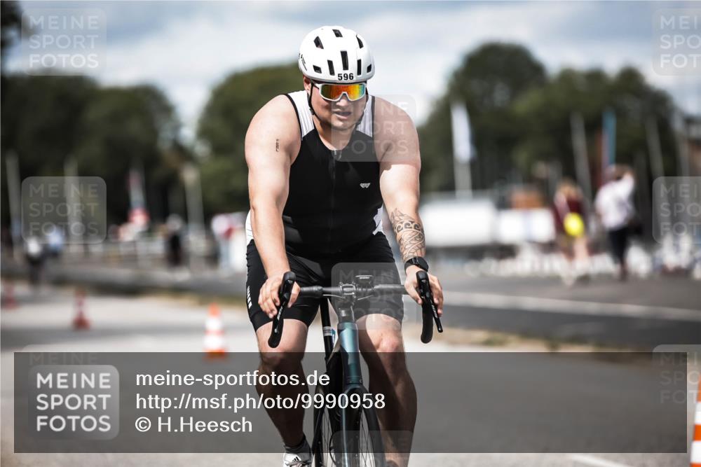 16.08.2026 - KN Förde Triathlon 2026 H.Heesch http://msf.ph/oto/9990958 16.08.2026 13:35:09 Radfahren  meine-sportfotos.de