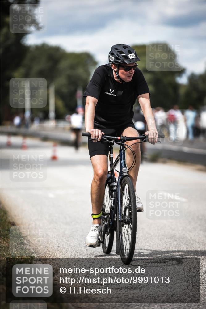 16.08.2026 - KN Förde Triathlon 2026 H.Heesch http://msf.ph/oto/9991013 16.08.2026 13:35:38 Radfahren  meine-sportfotos.de
