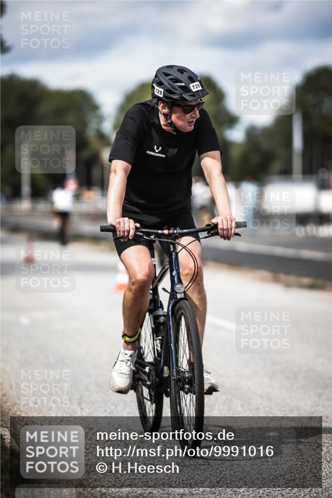 16.08.2026 - KN Förde Triathlon 2026 H.Heesch http://msf.ph/oto/9991016 16.08.2026 13:35:38 Radfahren  meine-sportfotos.de