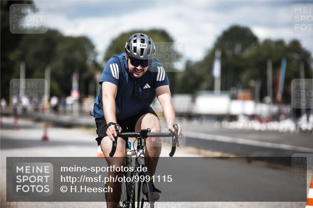 16.08.2026 - KN Förde Triathlon 2026 H.Heesch http://msf.ph/oto/9991115 16.08.2026 13:36:48 Radfahren  meine-sportfotos.de