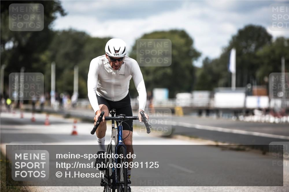 16.08.2026 - KN Förde Triathlon 2026 H.Heesch http://msf.ph/oto/9991125 16.08.2026 13:36:57 Radfahren  meine-sportfotos.de