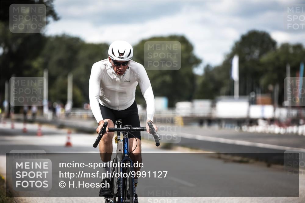 16.08.2026 - KN Förde Triathlon 2026 H.Heesch http://msf.ph/oto/9991127 16.08.2026 13:36:57 Radfahren  meine-sportfotos.de