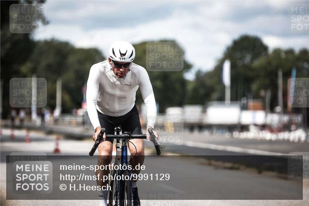 16.08.2026 - KN Förde Triathlon 2026 H.Heesch http://msf.ph/oto/9991129 16.08.2026 13:36:57 Radfahren  meine-sportfotos.de