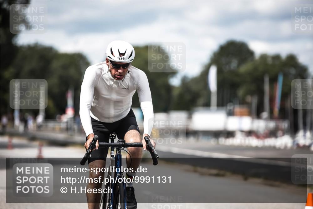 16.08.2026 - KN Förde Triathlon 2026 H.Heesch http://msf.ph/oto/9991131 16.08.2026 13:36:57 Radfahren  meine-sportfotos.de
