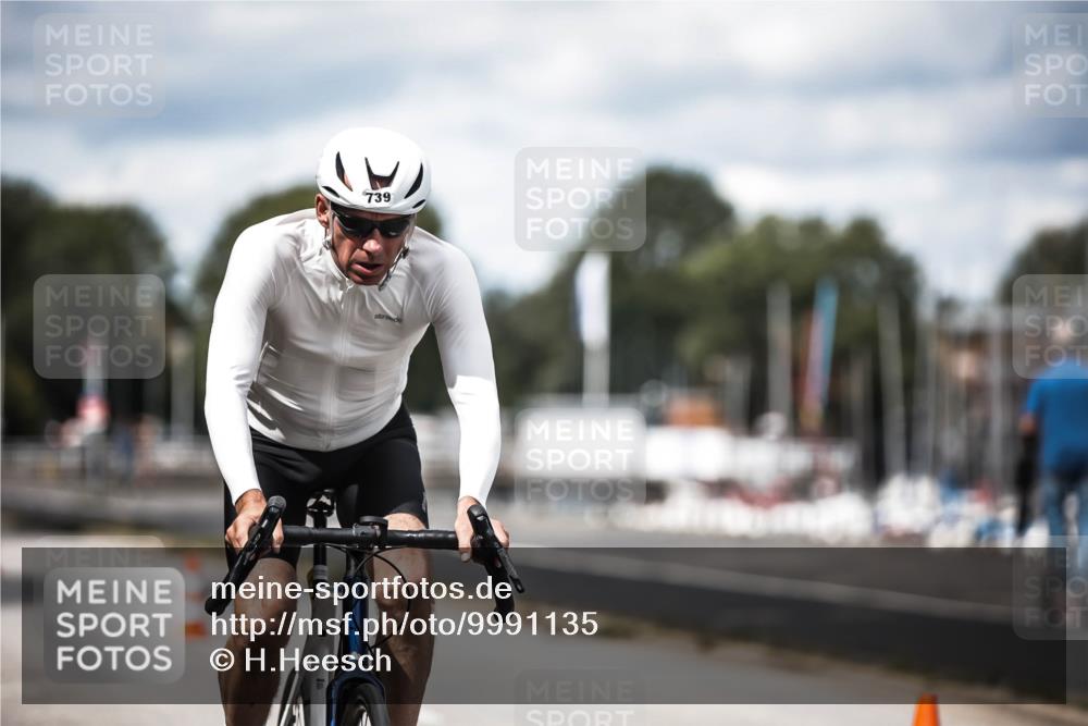 16.08.2026 - KN Förde Triathlon 2026 H.Heesch http://msf.ph/oto/9991135 16.08.2026 13:36:57 Radfahren  meine-sportfotos.de