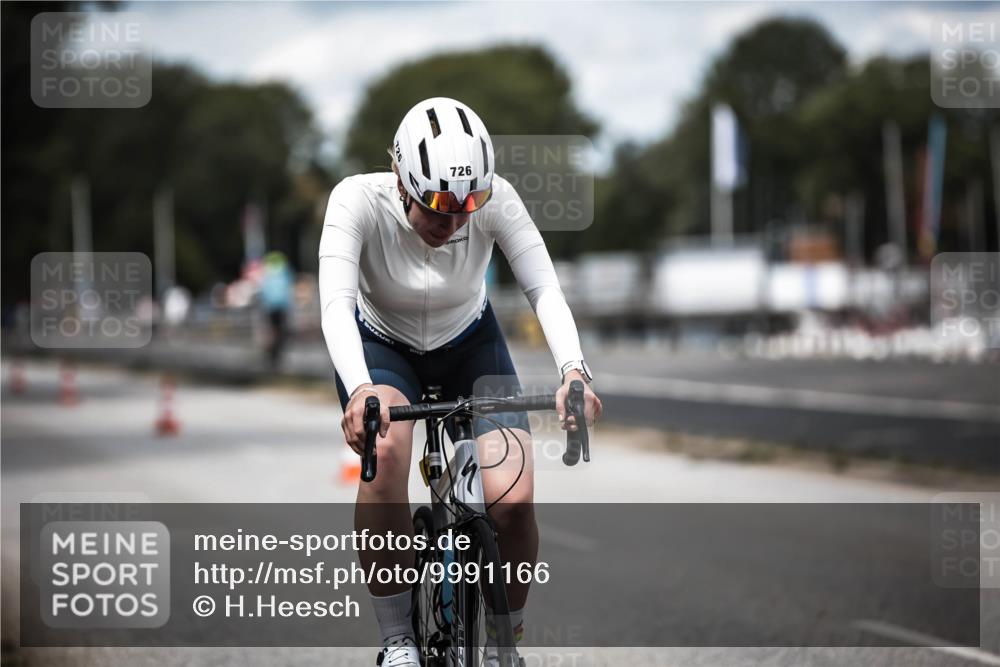 16.08.2026 - KN Förde Triathlon 2026 H.Heesch http://msf.ph/oto/9991166 16.08.2026 13:37:37 Radfahren  meine-sportfotos.de