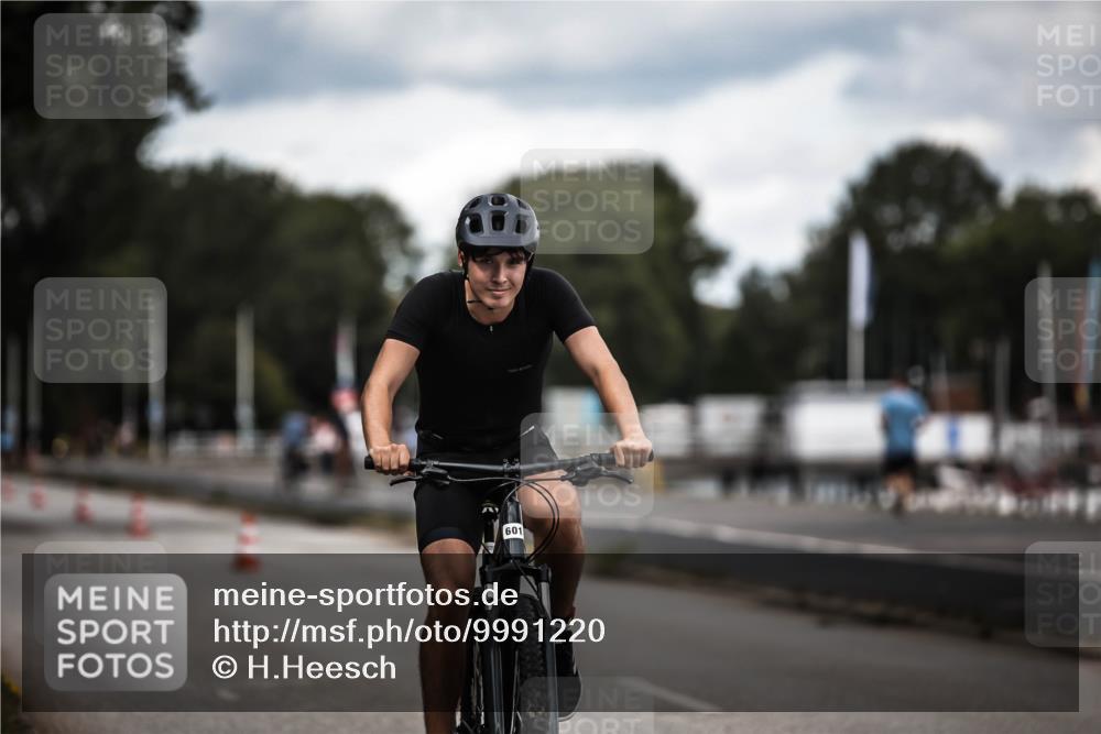 16.08.2026 - KN Förde Triathlon 2026 H.Heesch http://msf.ph/oto/9991220 16.08.2026 13:38:26 Radfahren  meine-sportfotos.de
