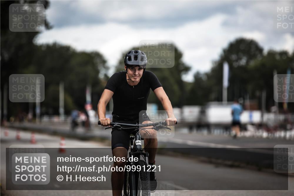 16.08.2026 - KN Förde Triathlon 2026 H.Heesch http://msf.ph/oto/9991221 16.08.2026 13:38:26 Radfahren  meine-sportfotos.de