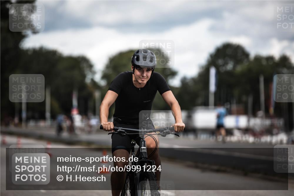 16.08.2026 - KN Förde Triathlon 2026 H.Heesch http://msf.ph/oto/9991224 16.08.2026 13:38:26 Radfahren  meine-sportfotos.de
