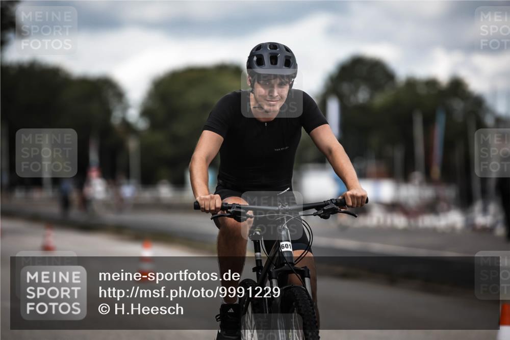 16.08.2026 - KN Förde Triathlon 2026 H.Heesch http://msf.ph/oto/9991229 16.08.2026 13:38:26 Radfahren  meine-sportfotos.de