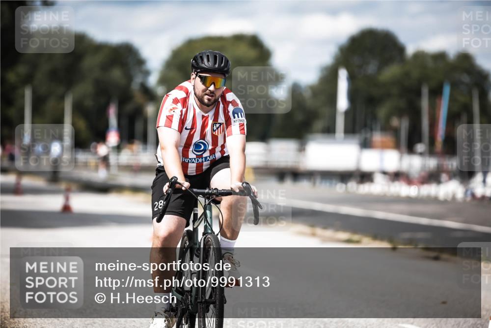 16.08.2026 - KN Förde Triathlon 2026 H.Heesch http://msf.ph/oto/9991313 16.08.2026 13:45:09 Radfahren  meine-sportfotos.de