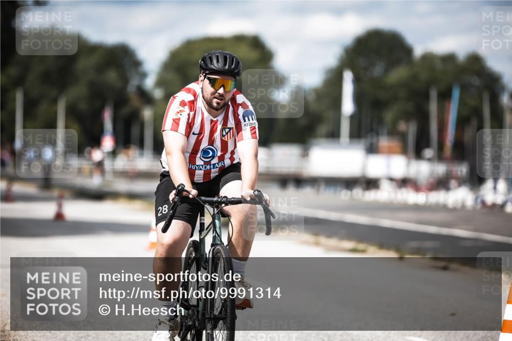 16.08.2026 - KN Förde Triathlon 2026 H.Heesch http://msf.ph/oto/9991314 16.08.2026 13:45:09 Radfahren  meine-sportfotos.de