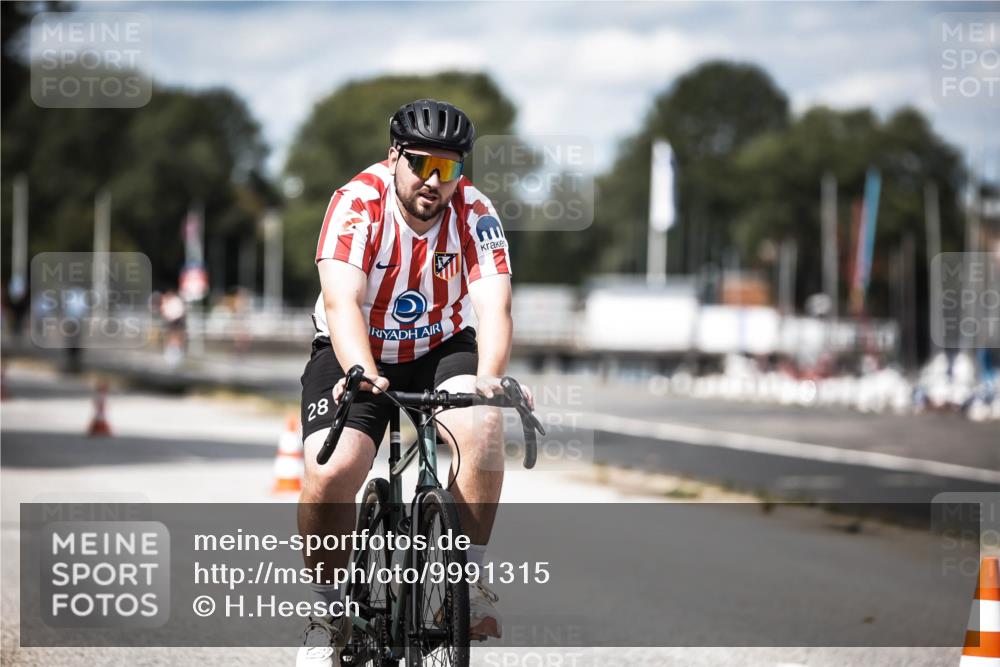 16.08.2026 - KN Förde Triathlon 2026 H.Heesch http://msf.ph/oto/9991315 16.08.2026 13:45:09 Radfahren  meine-sportfotos.de
