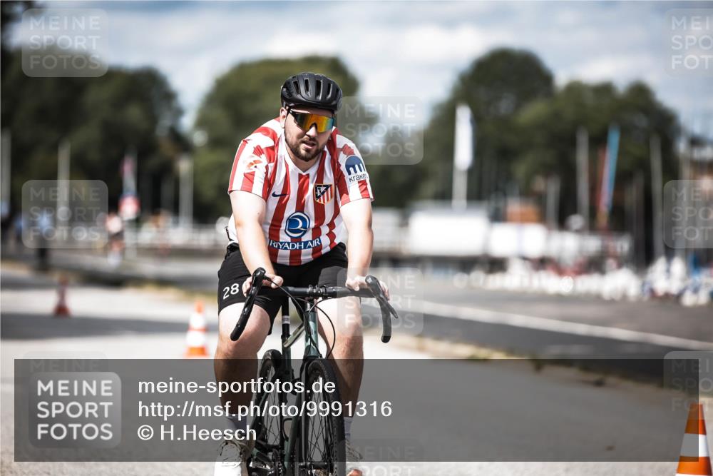 16.08.2026 - KN Förde Triathlon 2026 H.Heesch http://msf.ph/oto/9991316 16.08.2026 13:45:09 Radfahren  meine-sportfotos.de