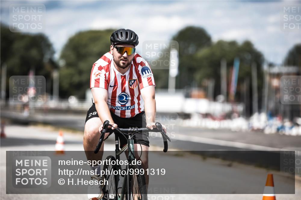 16.08.2026 - KN Förde Triathlon 2026 H.Heesch http://msf.ph/oto/9991319 16.08.2026 13:45:09 Radfahren  meine-sportfotos.de