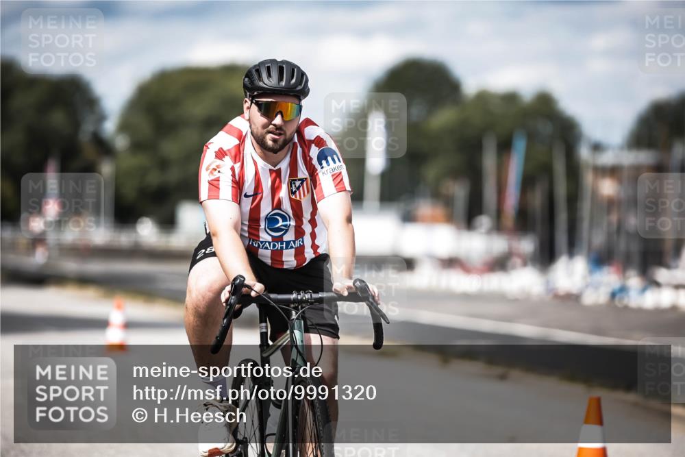 16.08.2026 - KN Förde Triathlon 2026 H.Heesch http://msf.ph/oto/9991320 16.08.2026 13:45:09 Radfahren  meine-sportfotos.de