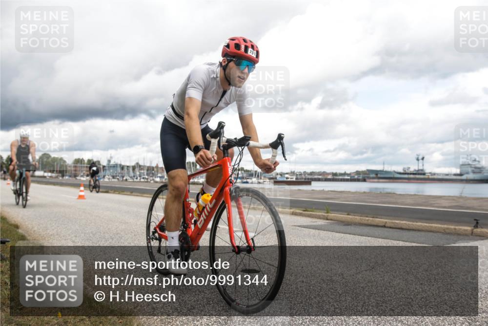 16.08.2026 - KN Förde Triathlon 2026 H.Heesch http://msf.ph/oto/9991344 16.08.2026 13:12:23 Radfahren 502, 596, 701 meine-sportfotos.de